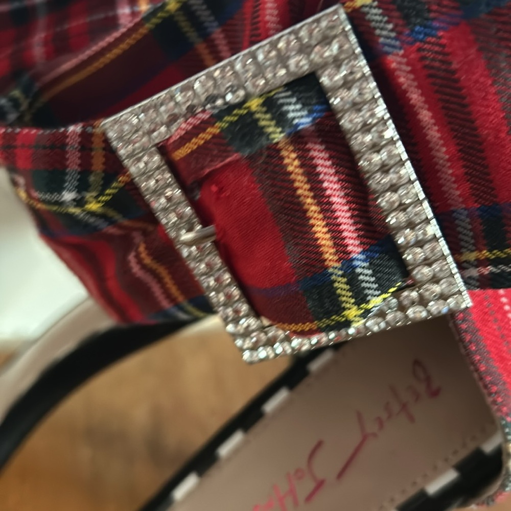 Betsey Johnson Sz 11 red plaid heels with rhinestone buckle - Picture 4 of 8